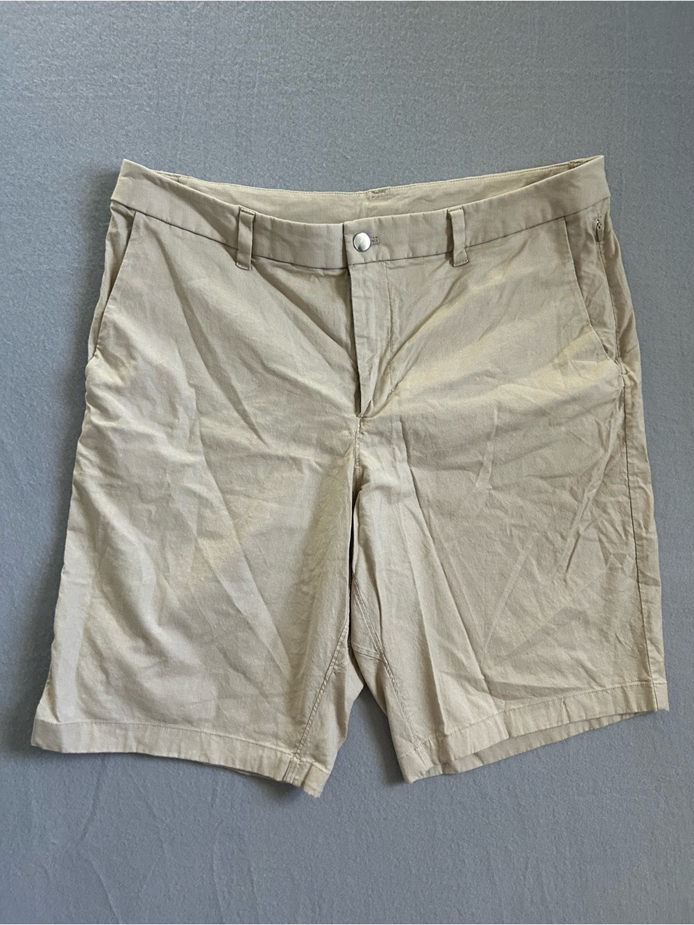 Lululemon Shorts Men's Size 36 Khaki ABC Classic Fit Golf Performance 9'' inseam